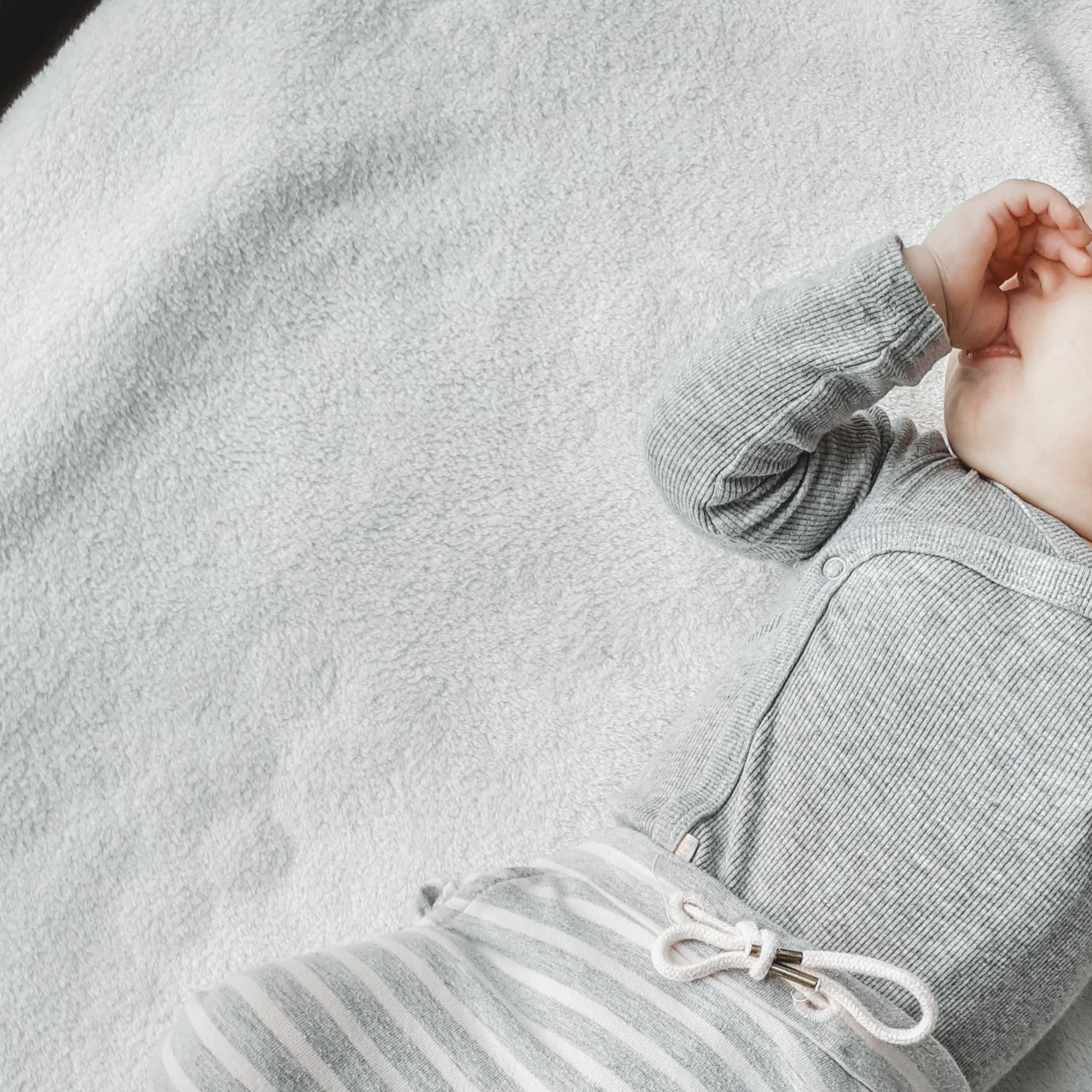 Duimzuigen – baby week 25