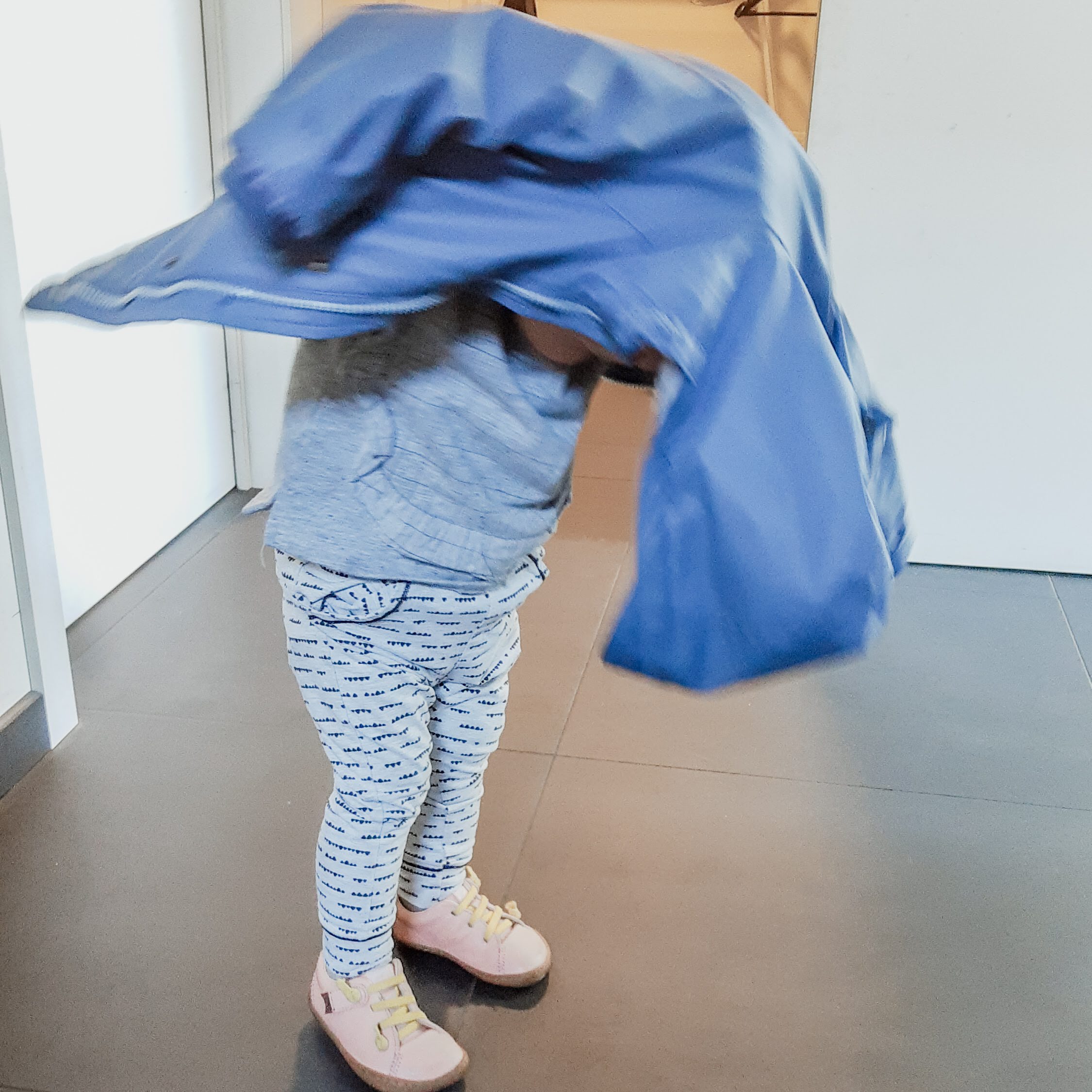 Zelf Een Jas Aandoen – Peuter Week 25 – Stephanie Baumers